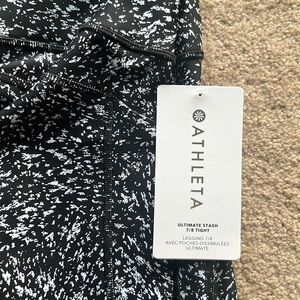 Athleta ultimate stash 7/8 tight with pockets; size small